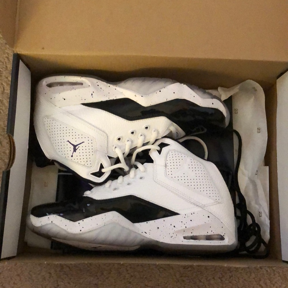 Jordan sneakers - Picture 2 of 4